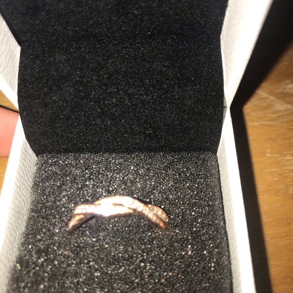 Pandora rose gold ring🥀 - Picture 2 of 4